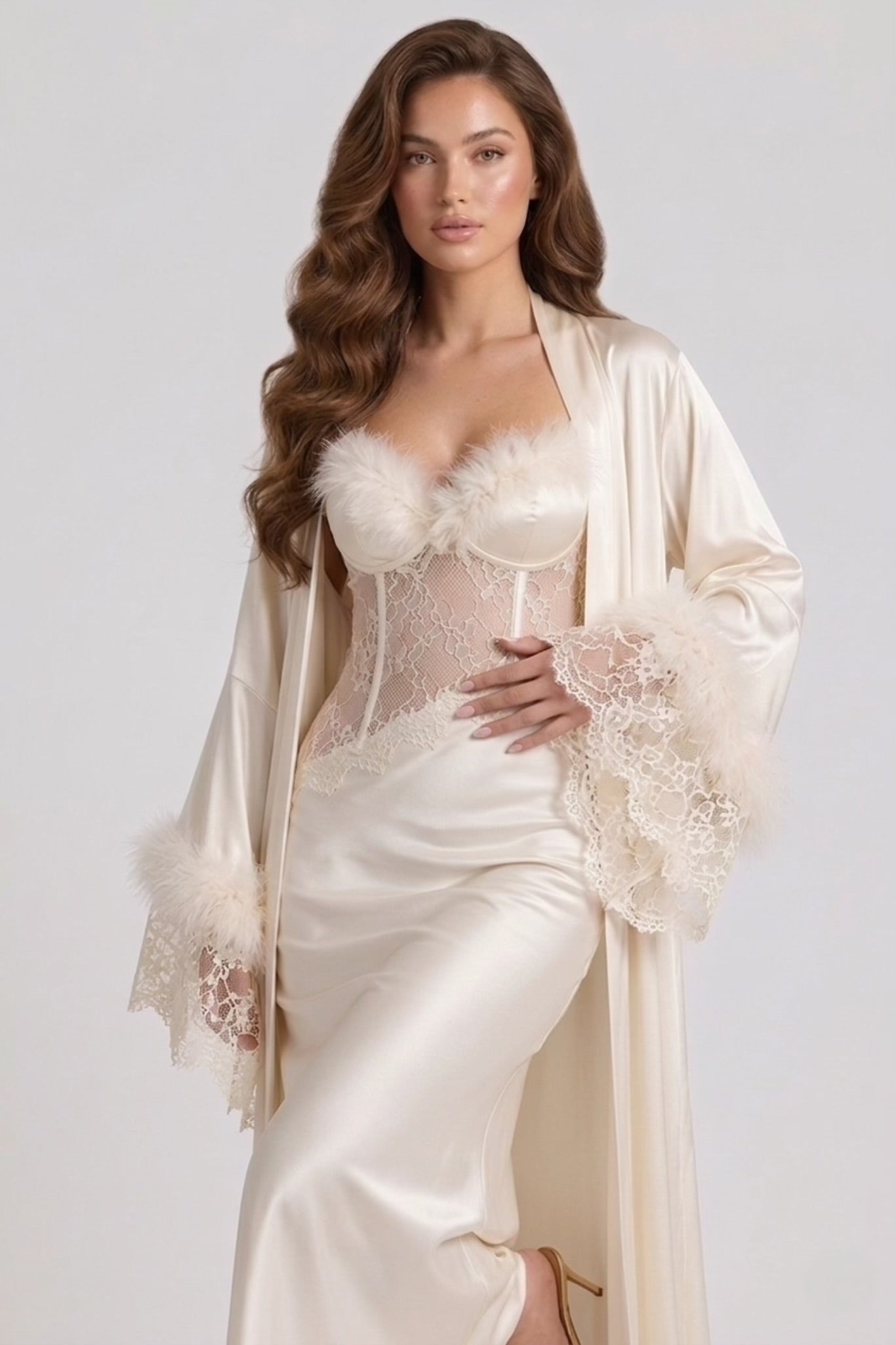 طقم روب وفستان حرير توت بريش ودانتيل فاخر - Grade 6A | Silk Robe & Dress Set with Fur