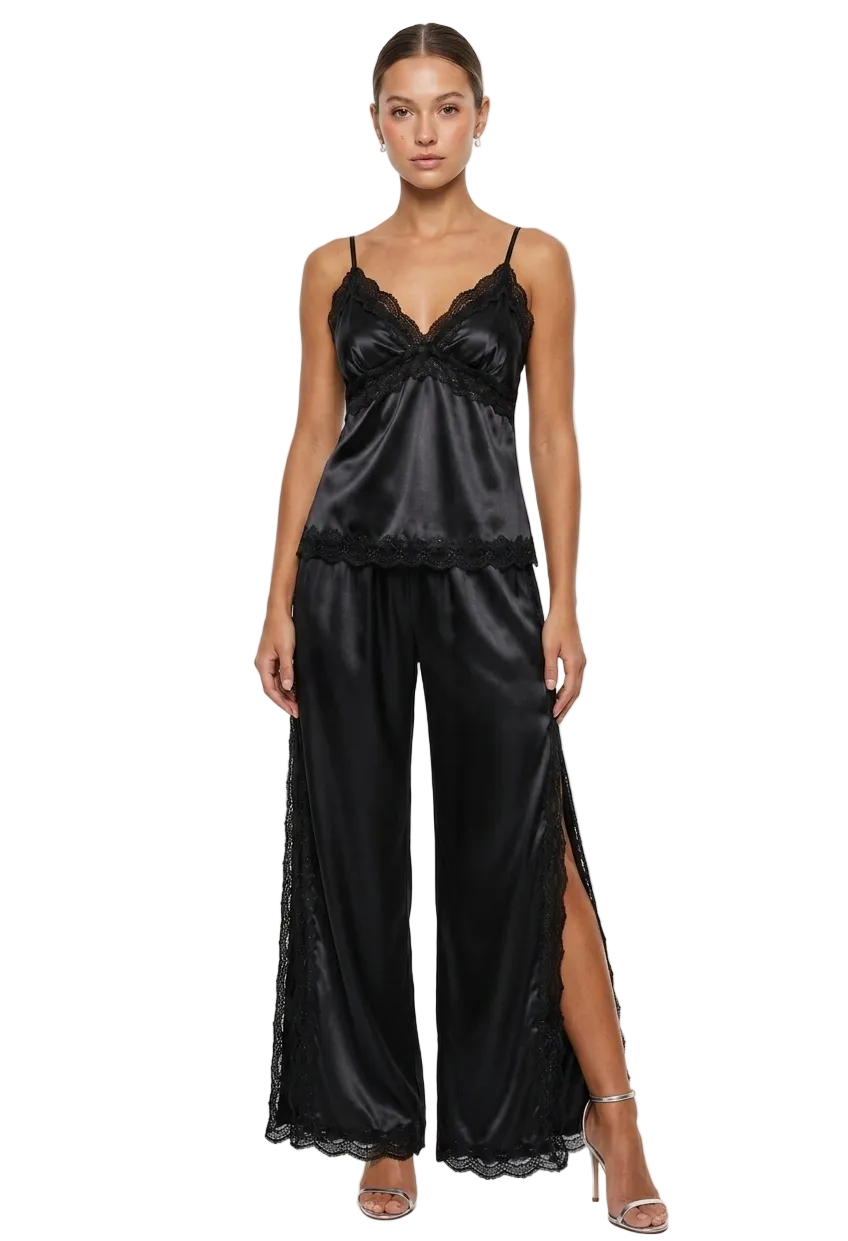 طقم بيجامة حرير توت بدانتيل فاخر - حمالات وبنطال Grade 6A | Silk Lace Cami & Pants Set