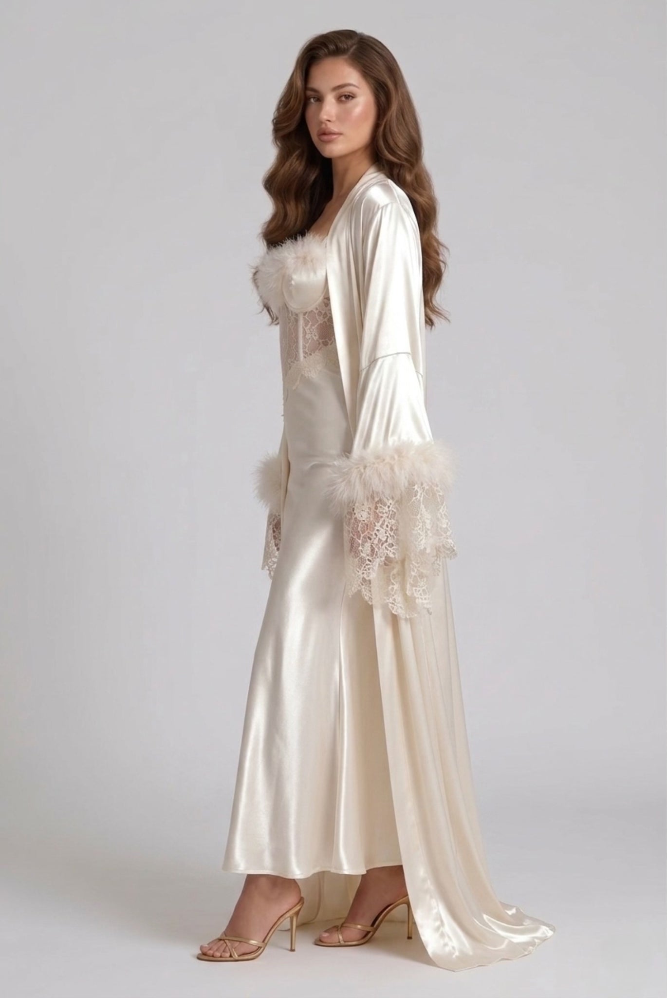 طقم روب وفستان حرير توت بريش ودانتيل فاخر - Grade 6A | Silk Robe & Dress Set with Fur