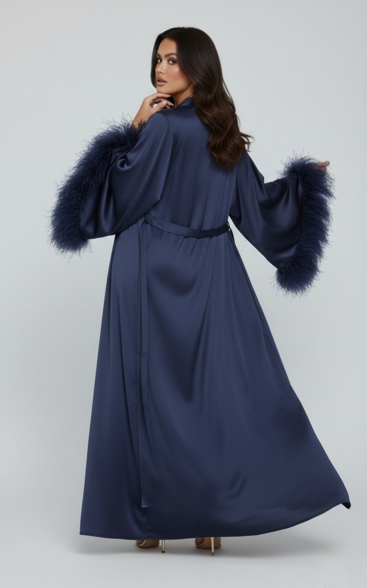 طقم روب وفستان حرير توت بريش ودانتيل فاخر - Grade 6A | Luxury Silk Robe & Dress Set with Fur